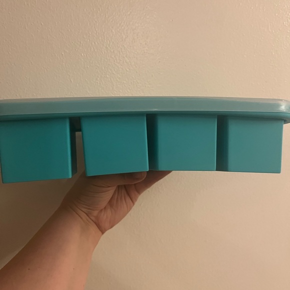 Souper Cubes Aqua Silicone Freezer Tray with lid - Picture 9 of 9